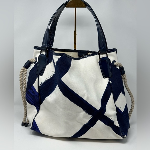 💯 Authentic Burberry Navy brush stroke tote! - Picture 2 of 5